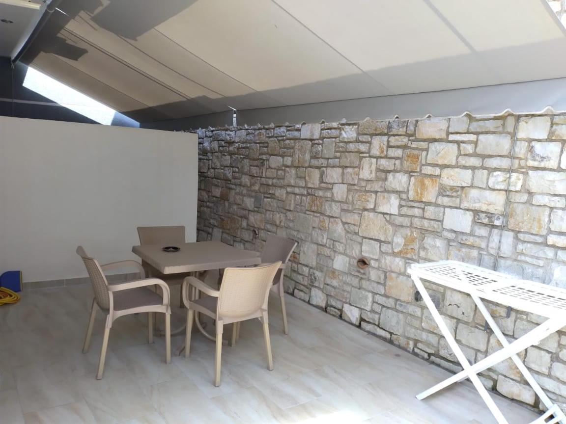 Artur Apartments Himarë Pokoj fotografie