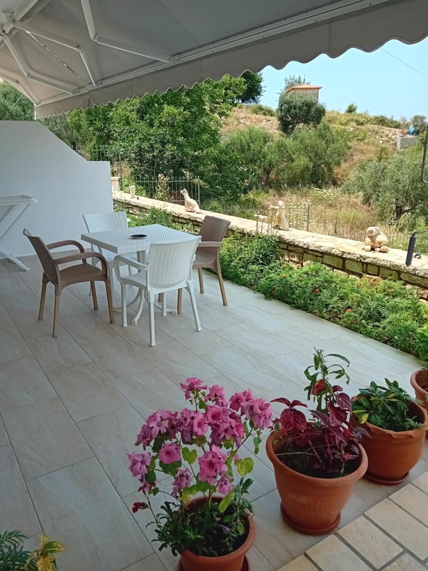 Artur Apartments Himarë Pokoj fotografie